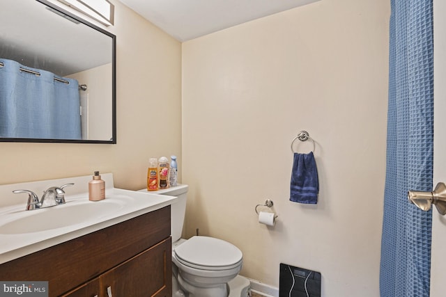 10519 Stonington Ln, Manassas, VA 20109 - full bathroom featuring vanity and curtained shower