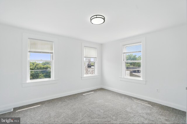 2105 Maisel St, Baltimore, MD 21230 - carpeted empty room with baseboards