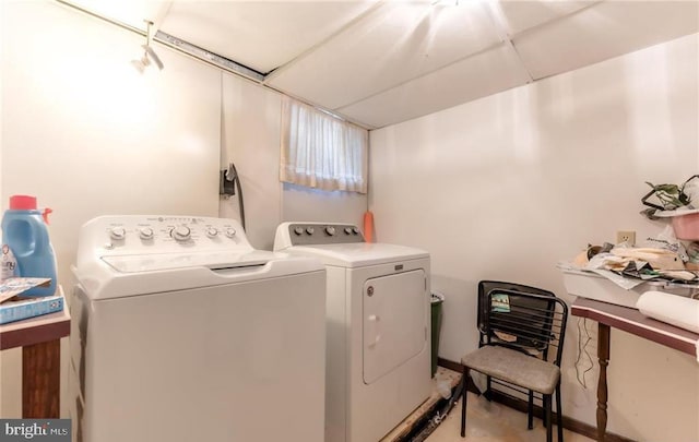 3324 Golf Course Rd, Allentown, PA 18104 - laundry room with independent washer and dryer