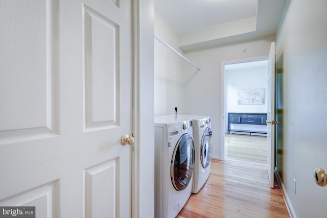 213 Casper Way, Middletown, DE 19709 - laundry area featuring washing machine and clothes dryer and light wood-style floors