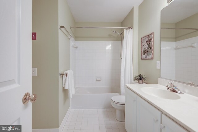 213 Casper Way, Middletown, DE 19709 - bathroom featuring vanity and shower / bath combo with shower curtain