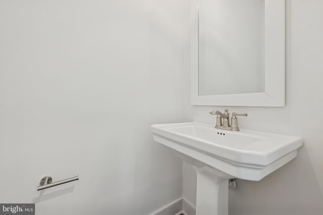 19712 Crows Nest Ct, Georgetown, DE 19947 - bathroom with a sink and baseboards