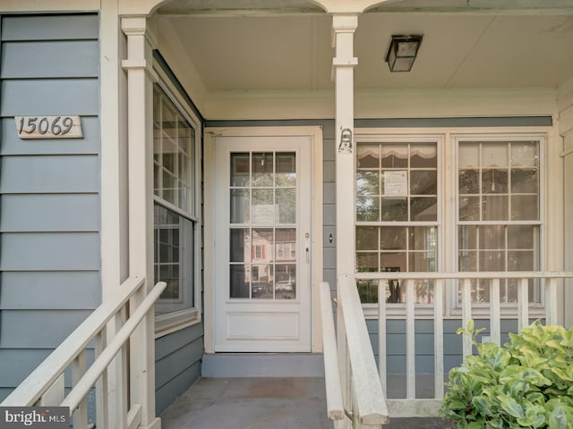15069 Maple Glen Ct, Dumfries, VA 22025 - entrance to property featuring covered porch