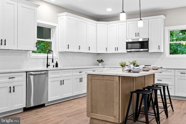 2725 S Sunset Ave, Williamstown, NJ 08094 - kitchen featuring stainless steel appliances, light countertops, backsplash, a breakfast bar area, and recessed lighting