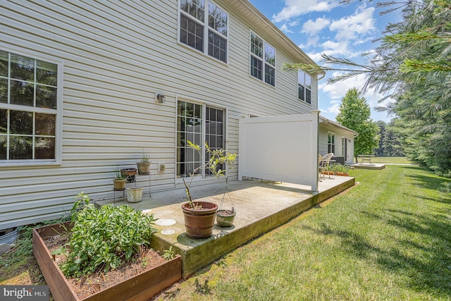 14 Cedarfield Dr, Gettysburg, PA 17325 - rear view of property featuring a patio area and a lawn