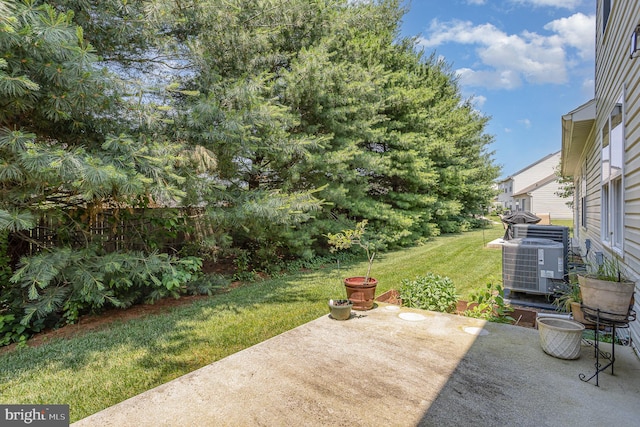 14 Cedarfield Dr, Gettysburg, PA 17325 - view of green lawn with a patio