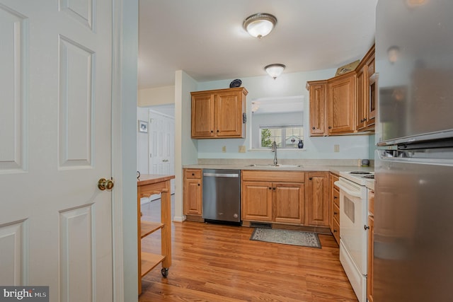 14 Cedarfield Dr, Gettysburg, PA 17325 - kitchen with stainless steel appliances, light wood finished floors, light countertops, and brown cabinetry