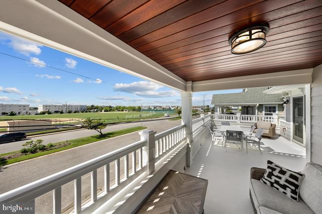 1005 Dune Dr, Avalon, NJ 08202 - balcony with outdoor dining space