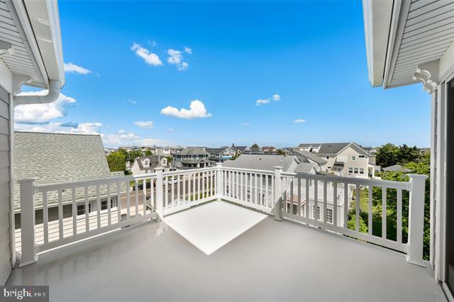 1005 Dune Dr, Avalon, NJ 08202 - balcony with a residential view