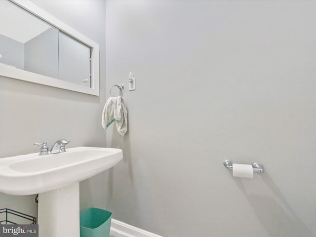 4503 Oakview Ln, Bowie, MD 20715 - bathroom with a sink and baseboards