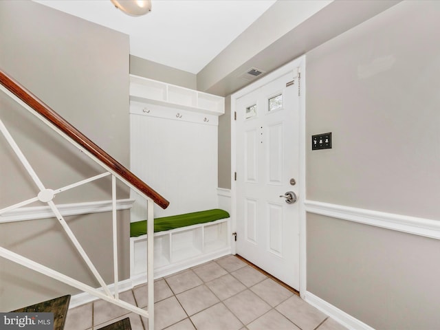 4503 Oakview Ln, Bowie, MD 20715 - entrance foyer with light tile patterned flooring and baseboards