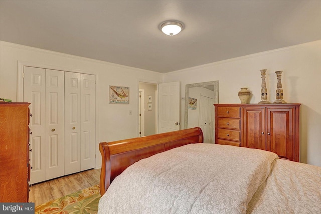 2165 Broadway, Hanover, PA 17331 - bedroom with crown molding, light wood-type flooring, and a closet