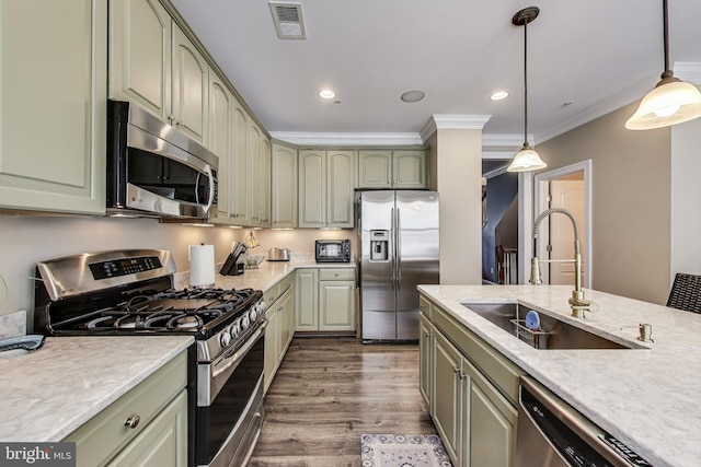 508 Rampart Way Unit 6, Oxon Hill, MD 20745 - kitchen with stainless steel appliances, crown molding, dark wood-style floors, decorative light fixtures, and green cabinetry