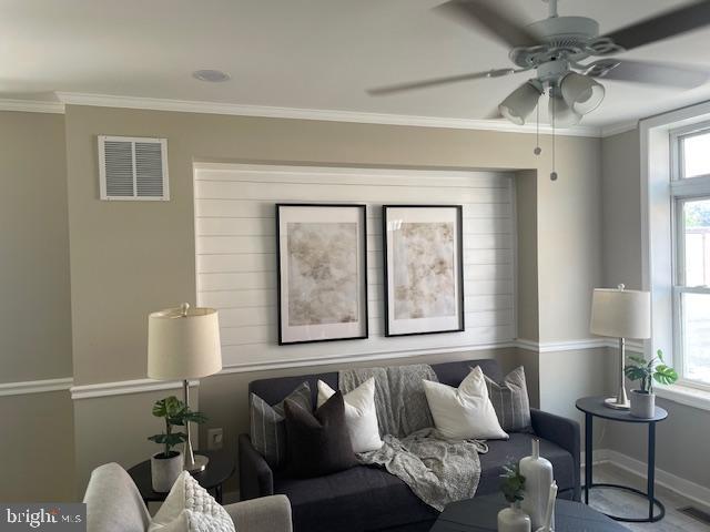 924 N Belnord Ave, Baltimore, MD 21205 - living area featuring crown molding, baseboards, and a ceiling fan