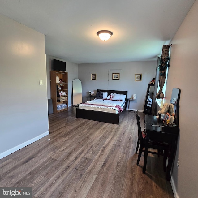 1709 Kingswood Pl, Clementon, NJ 08021 - bedroom featuring wood finished floors and baseboards