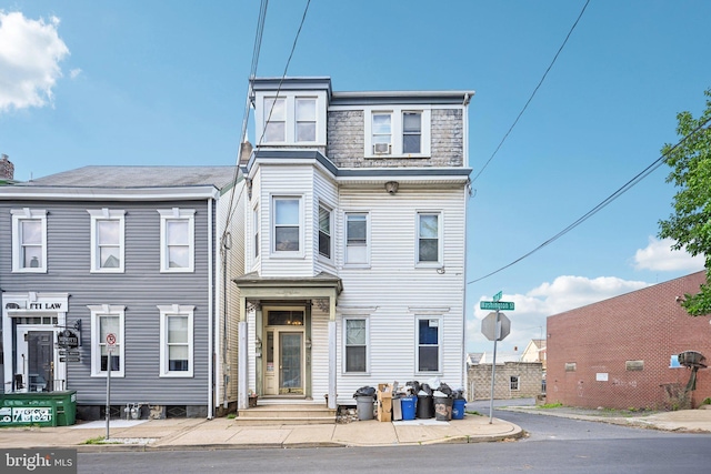 713 Washington St, Easton, PA 18042 - multi unit property featuring mansard roof