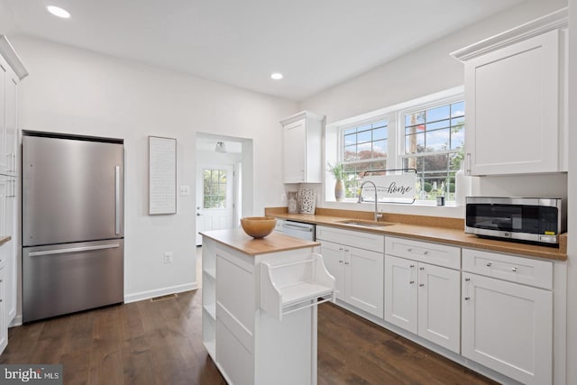 201 Parkway St, Winchester, VA 22601 - kitchen featuring appliances with stainless steel finishes, dark wood-type flooring, a sink, plenty of natural light, and recessed lighting