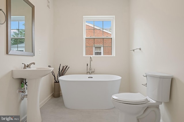 201 Parkway St, Winchester, VA 22601 - bathroom with a freestanding tub, baseboards, and toilet