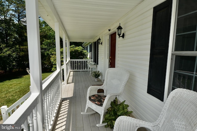 4 W Woodduck Dr, Tuckerton, NJ 08087 - porch with a yard