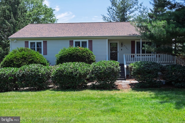4367 Sunset Ct, Warrenton, VA 20187 - ranch-style home featuring a front lawn, covered porch, and roof with shingles
