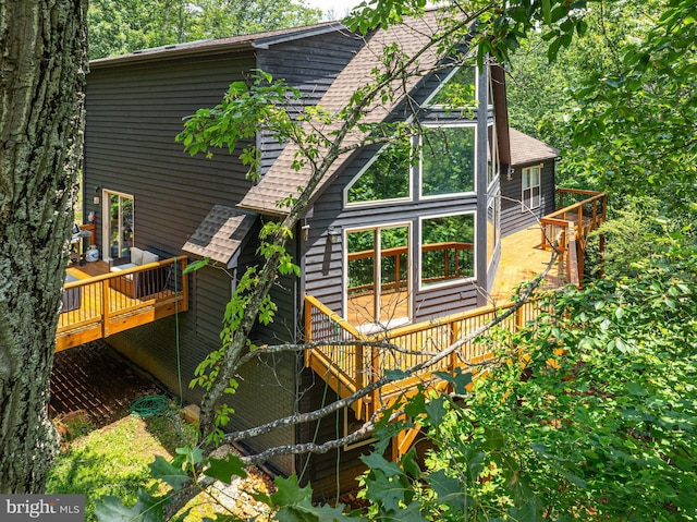 5171 Sandy Stone Ln, Broad Run, VA 20137 - back of property with roof with shingles and a deck