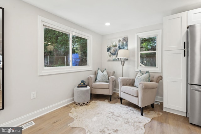 9215 Glenville Rd, Silver Spring, MD 20901 - sitting room with wood finished floors and recessed lighting