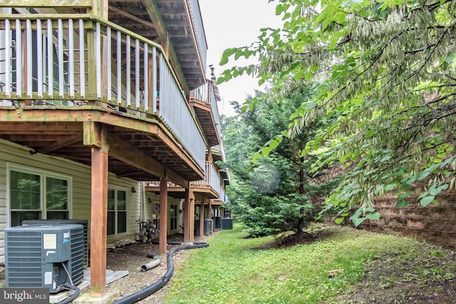 13812 Breezy Ridge Way Unit 101, Woodbridge, VA 22191 - view of grassy yard featuring a wooden deck