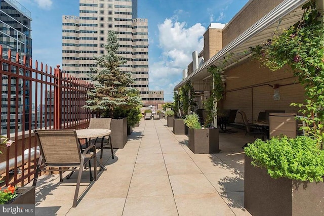 1900 John F Kennedy Blvd Unit 1206, Philadelphia, PA 19103 - surrounding community with a patio area and outdoor dining area