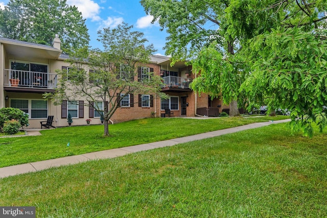 432 Old Forge Xing Unit 432, Devon, PA 19333 - surrounding community featuring a yard