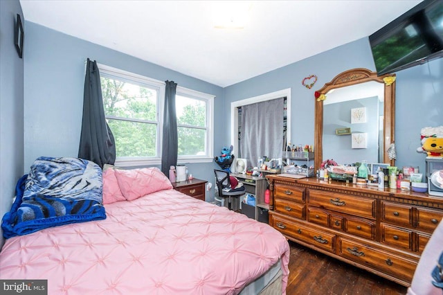 6612 Stockton Ln, Hyattsville, MD 20784 - bedroom featuring dark wood finished floors