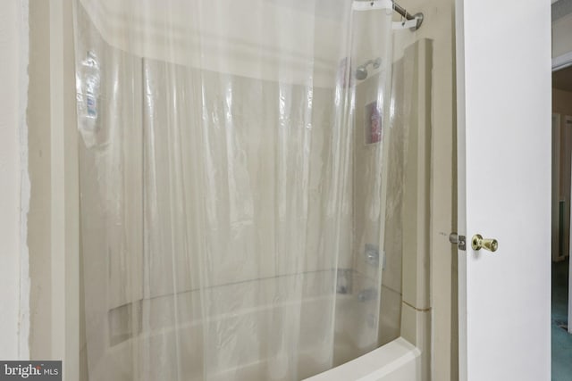 28 Cliff Rd, Front Royal, VA 22630 - full bath featuring shower / tub combo with curtain