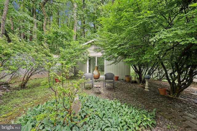 28 Cliff Rd, Front Royal, VA 22630 - view of yard featuring an outbuilding