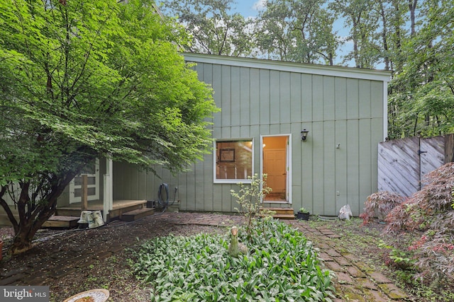 28 Cliff Rd, Front Royal, VA 22630 - rear view of house featuring entry steps