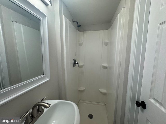 10105 Irongate Way, Manassas, VA 20109 - full bathroom with a shower