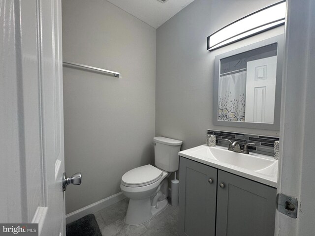 10105 Irongate Way, Manassas, VA 20109 - full bath featuring vanity and backsplash