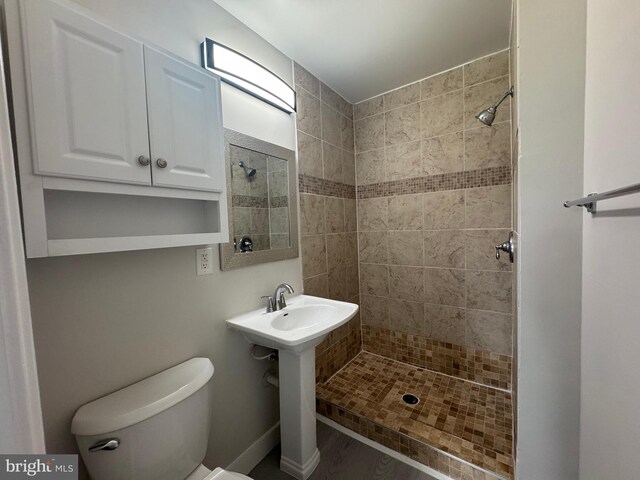 10105 Irongate Way, Manassas, VA 20109 - bathroom with tiled shower and toilet