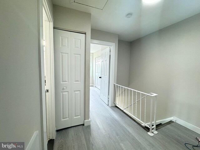 10105 Irongate Way, Manassas, VA 20109 - corridor featuring an upstairs landing and wood finished floors