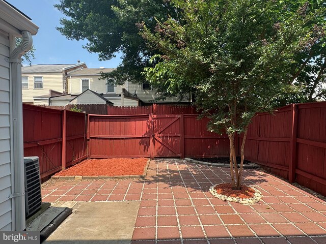 10105 Irongate Way, Manassas, VA 20109 - fenced backyard featuring a patio and a gate