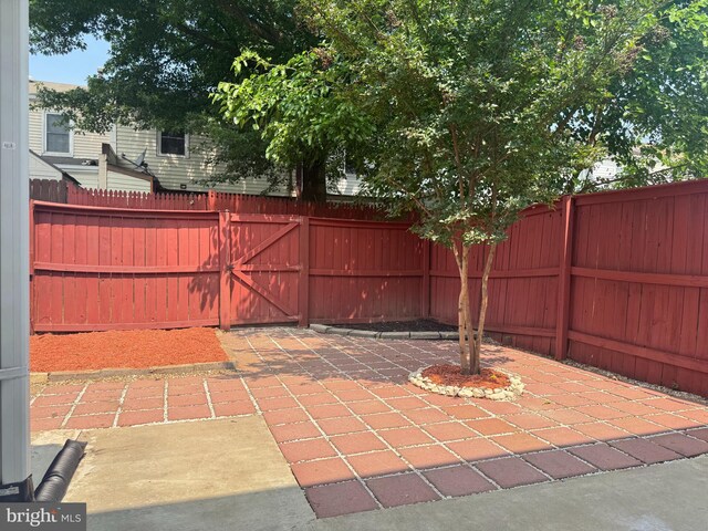 10105 Irongate Way, Manassas, VA 20109 - fenced backyard featuring a patio area
