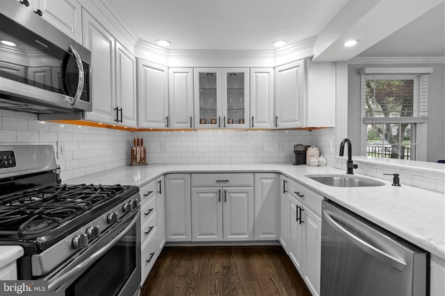 605 Lakevue Dr, Willow Grove, PA 19090 - kitchen featuring stainless steel appliances, a sink, white cabinetry, dark wood finished floors, and crown molding
