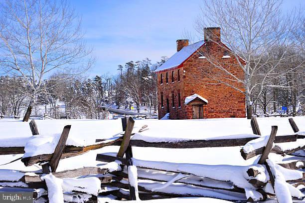 9715 Botsford Rd, Manassas, VA 20109 - view of snowy yard