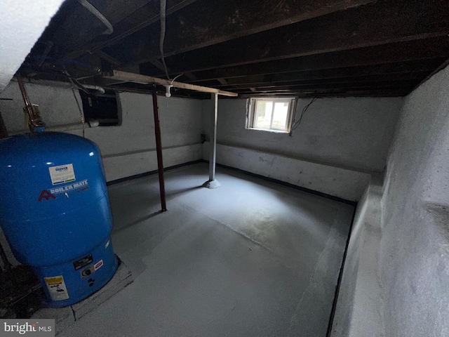 524 W Orvilla Rd, Hatfield, PA 19440 - basement with a water pressure tank