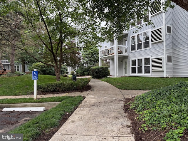 3179 Summit Square Dr Unit 2-B5, Oakton, VA 22124 - view of property's community with a yard