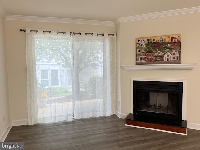 3179 Summit Square Dr Unit 2-B5, Oakton, VA 22124 - unfurnished living room featuring ornamental molding, wood finished floors, and plenty of natural light