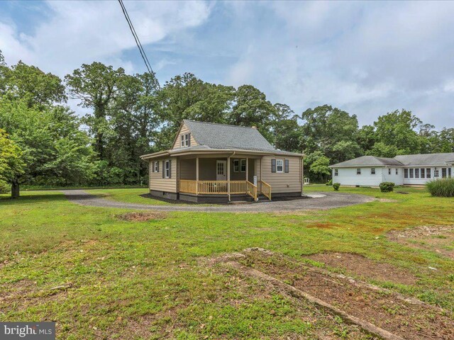 69 Mary Elmer Dr, Bridgeton, NJ 08302 - view of front of home featuring a porch, a front yard, driveway, and crawl space