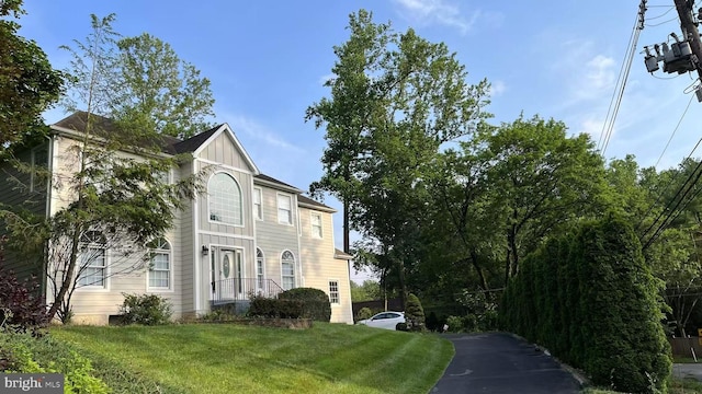 202 Turner Rd, Wallingford, PA 19086 - view of front facade with board and batten siding and a front yard