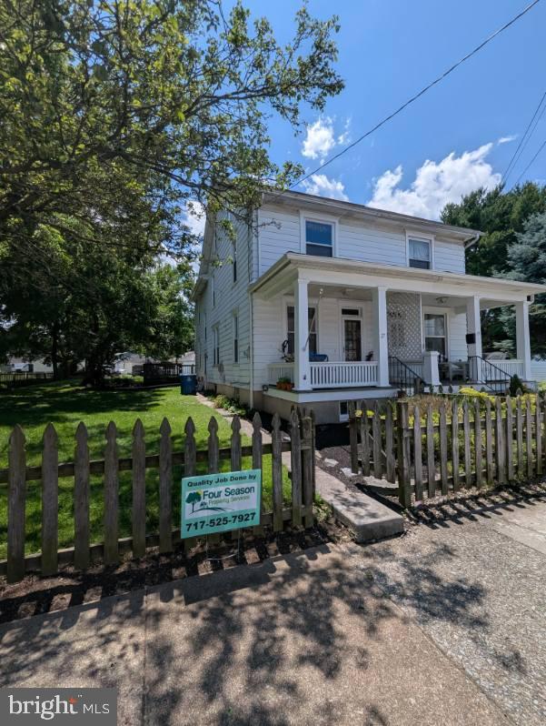 27 W High St, Hummelstown, PA 17036