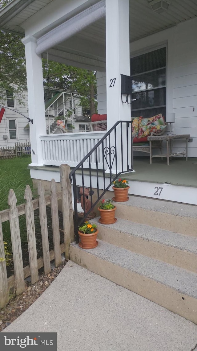 27 W High St, Hummelstown, PA 17036