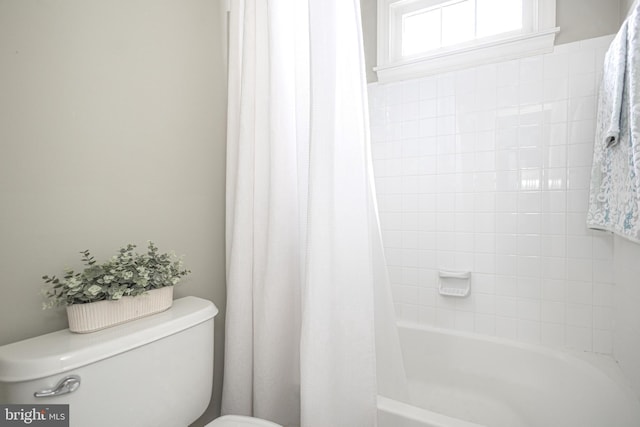405 Hoffman Rd, Harleysville, PA 19438 - bathroom featuring toilet and shower / bath combo with shower curtain