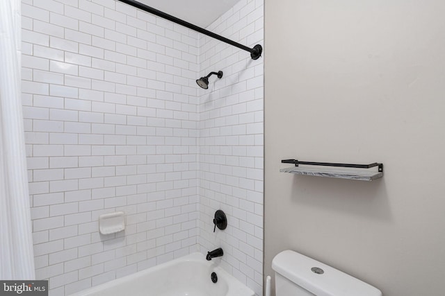 2801 Banks Ct, Dumfries, VA 22026 - bathroom with toilet and  shower combination